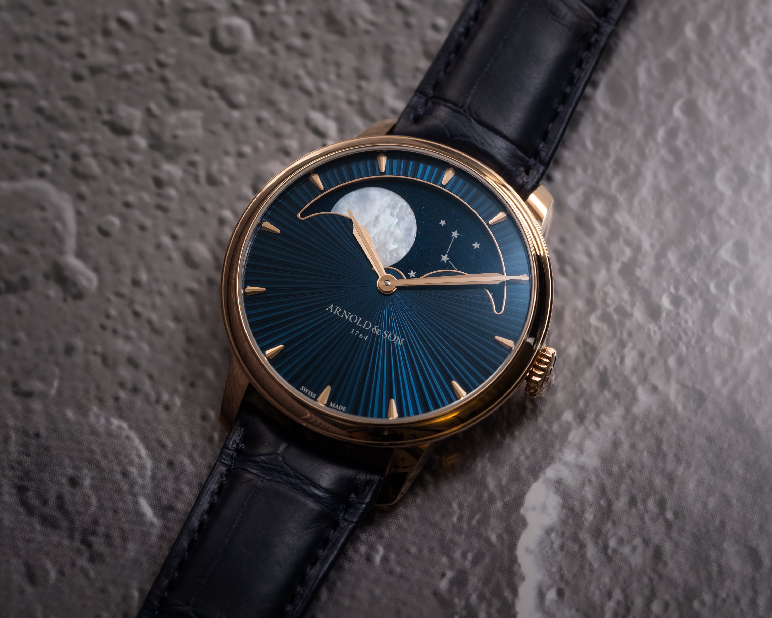 Photo of Perpetual Moon 41.5 Red Gold