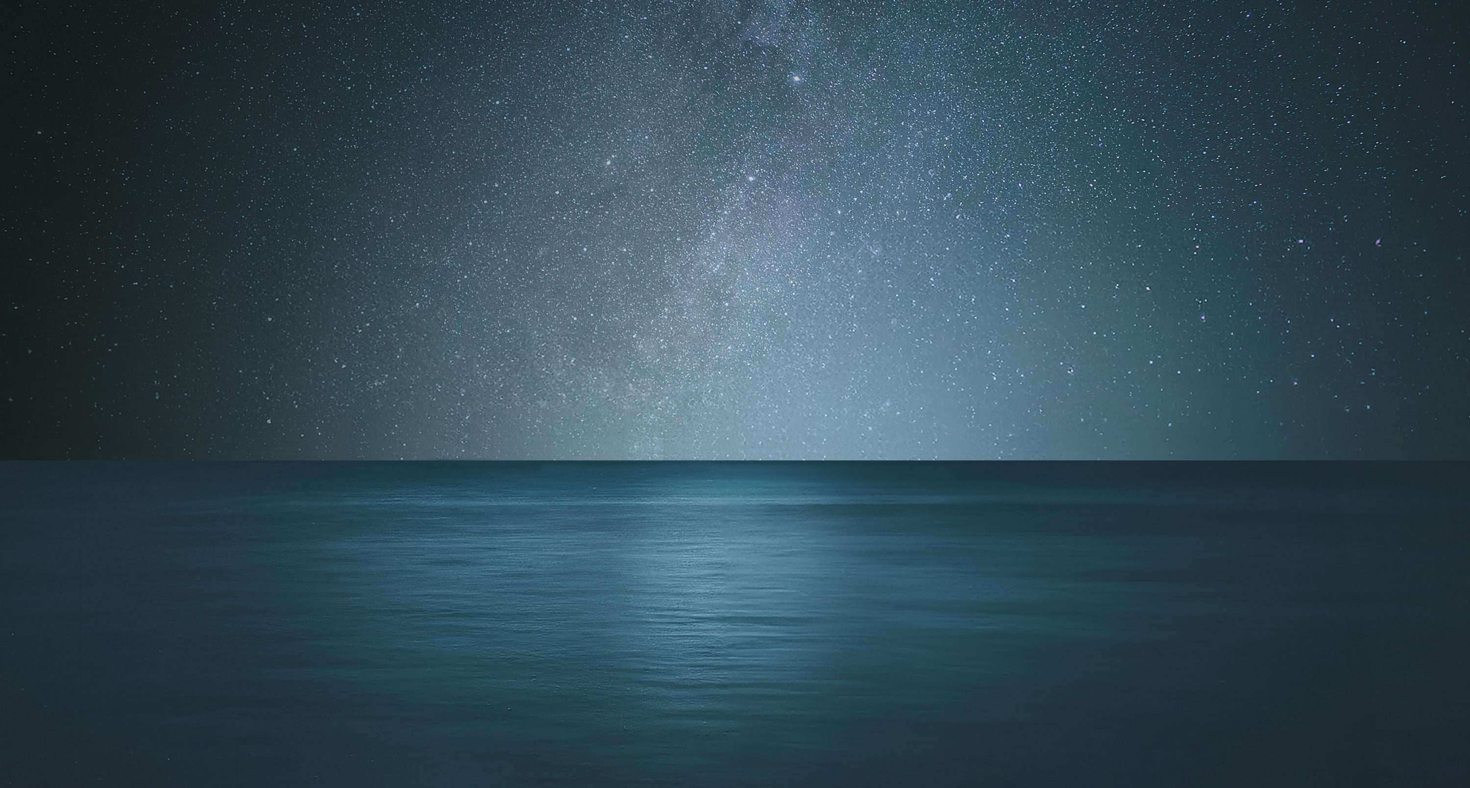 Photo os the sea at night